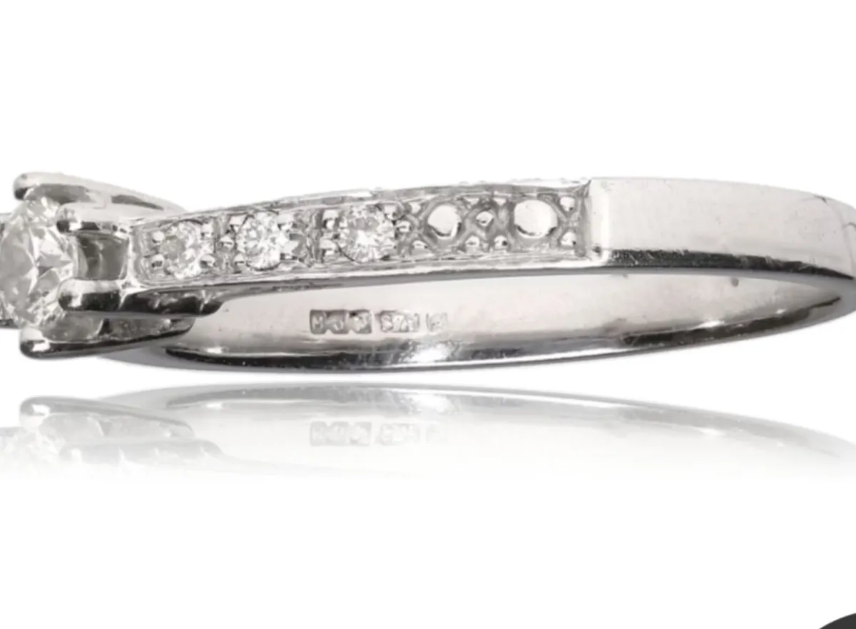 9k gold Diamond ring with Diamond shoulders - Image 3