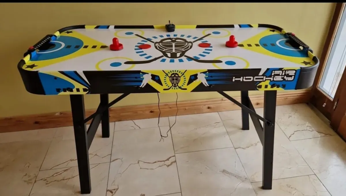 Air hockey table - Image 1