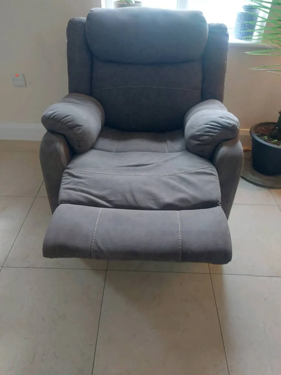 Recliner - Image 2