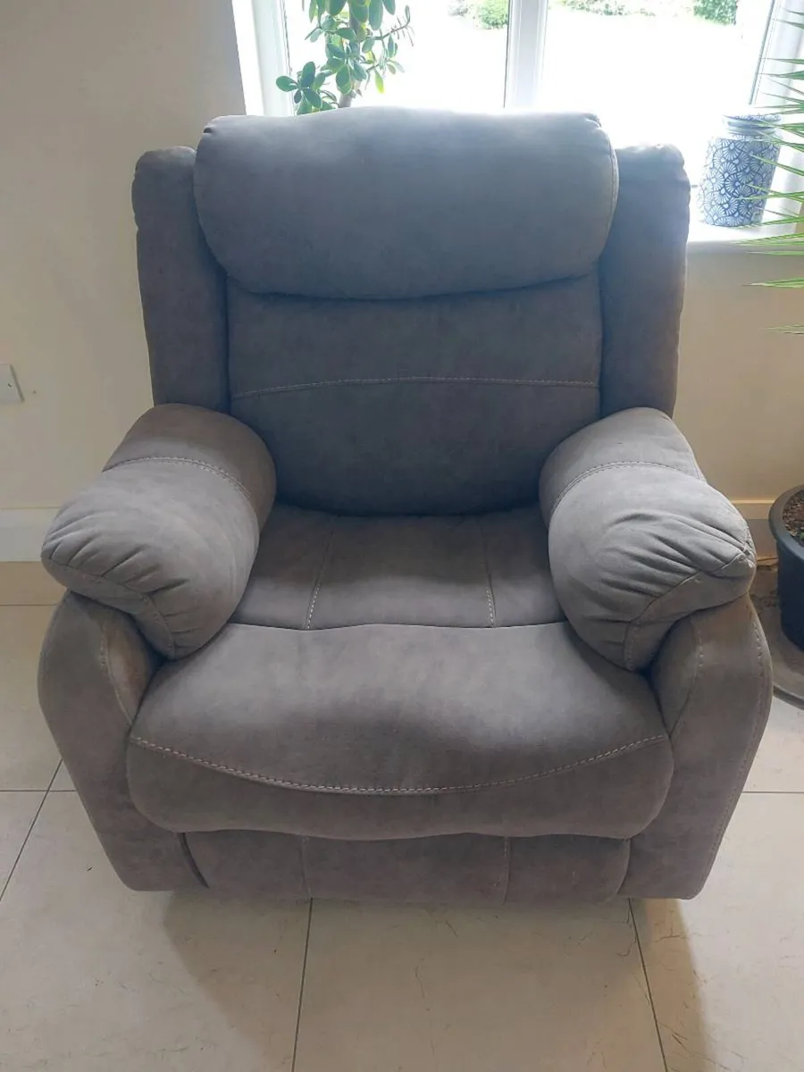 Recliner - Image 4