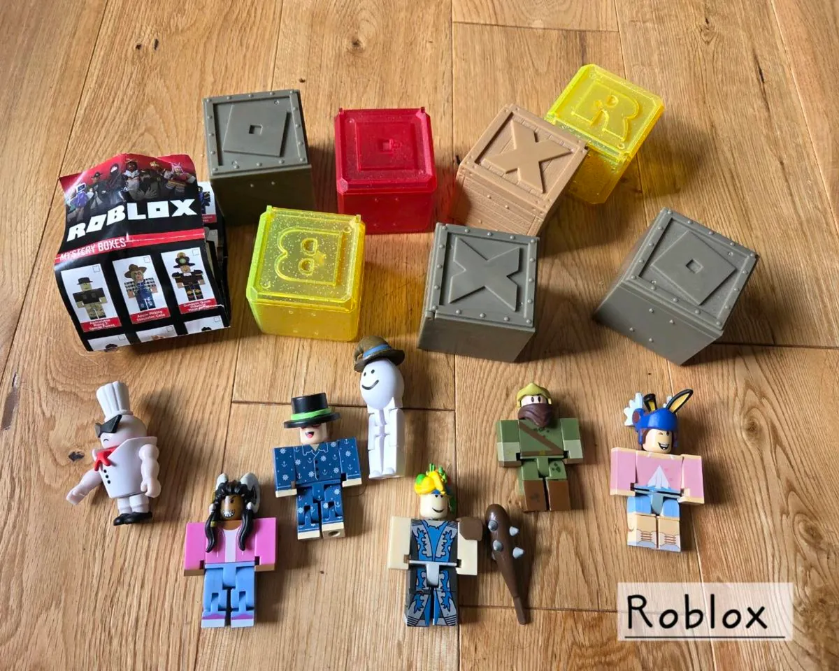 Hatchimals, Roblox, Minecraft sets - Image 2