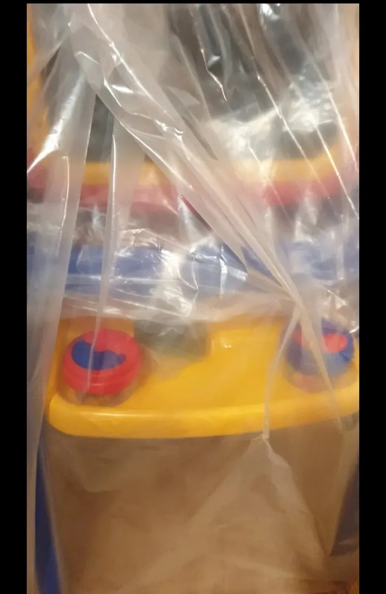 Crayola easel - Image 2