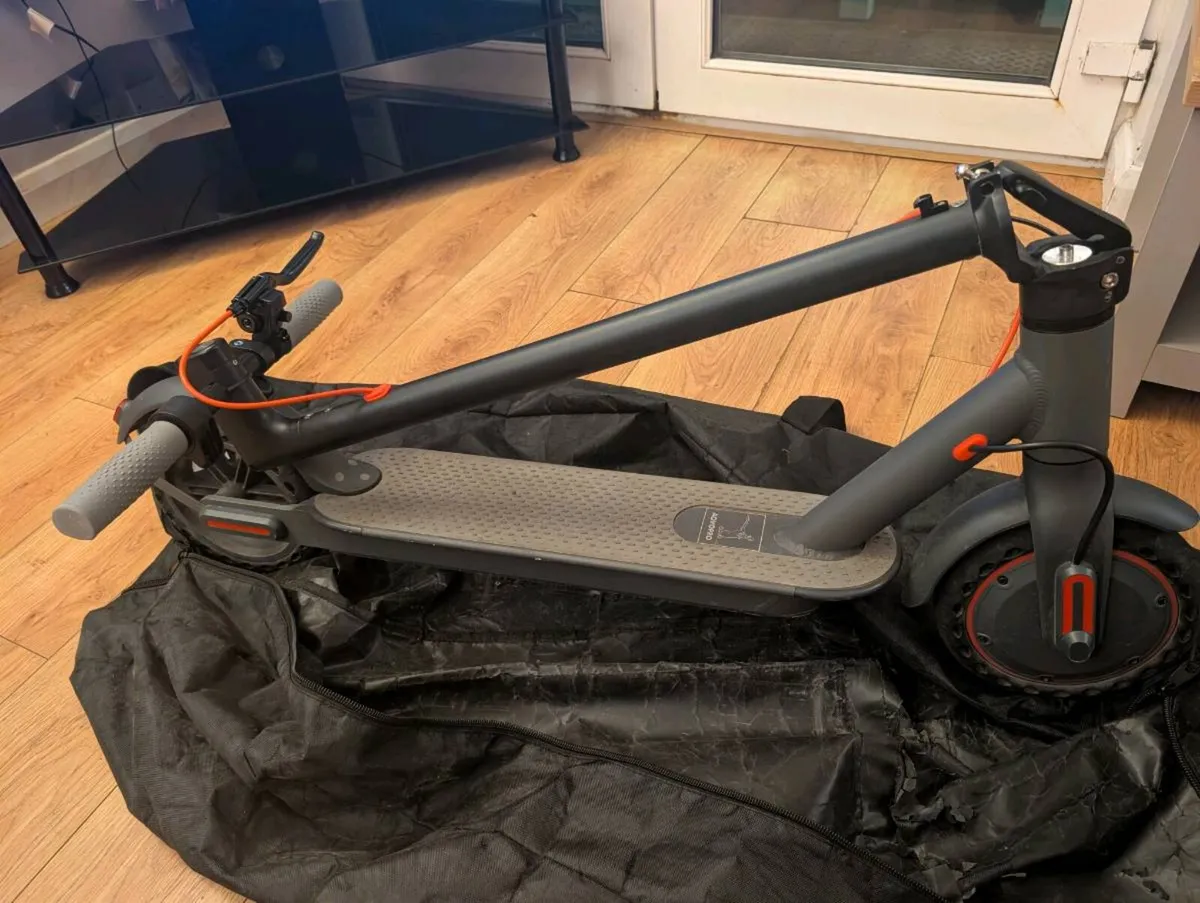 Aovopro E-Scooter - Image 2