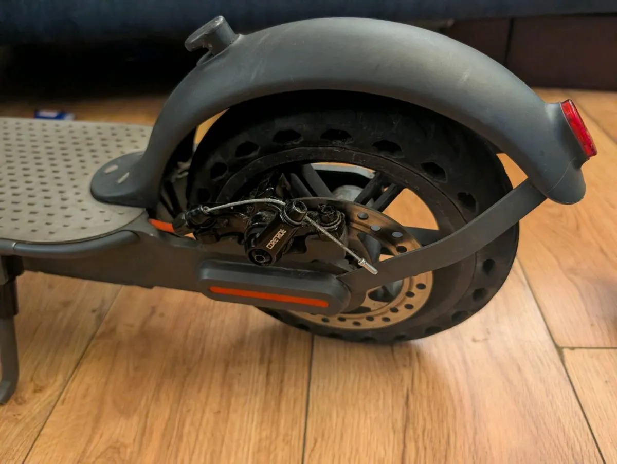 Aovopro E-Scooter - Image 3