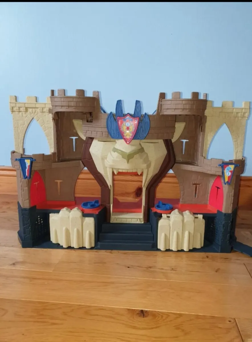Toy imaginext castle and assesories - Image 1