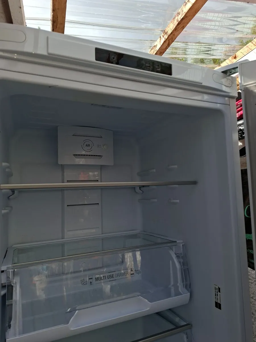 Hotpoint fridge freezer 50/50 - Image 2