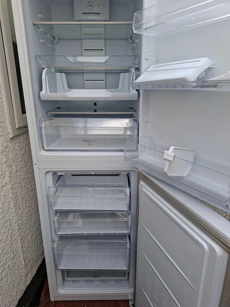 Hotpoint fridge freezer 50/50 - Image 3