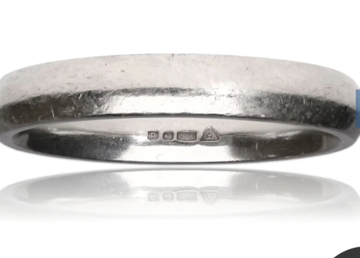 Gents heavy platinum band ring - Image 1