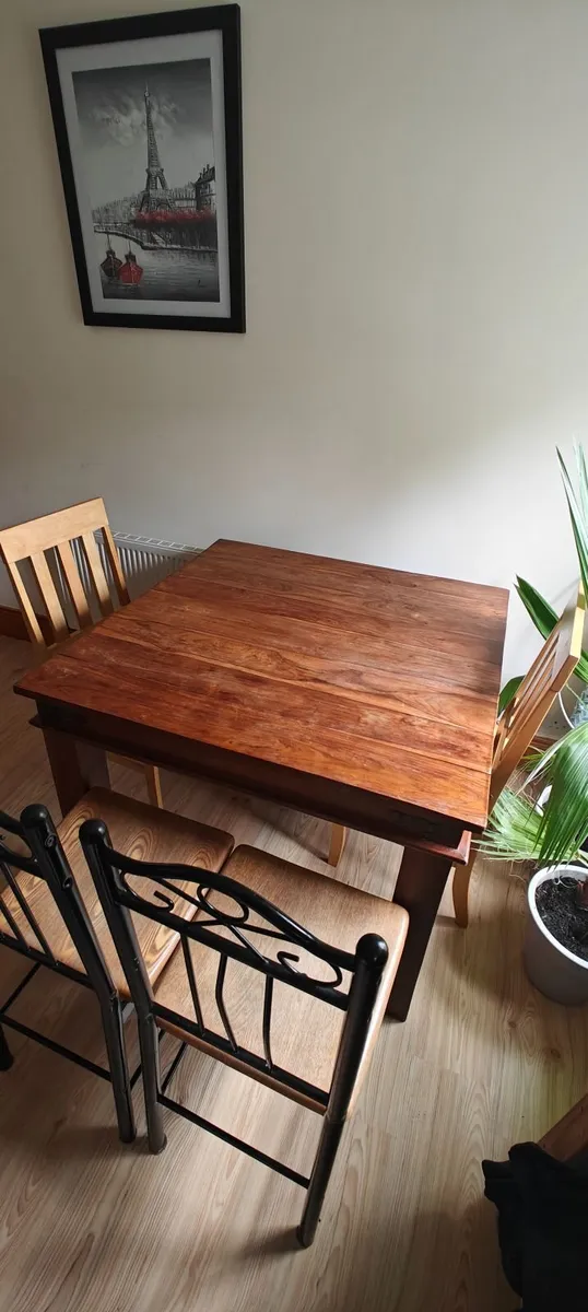 Solid table and chairs - Image 3