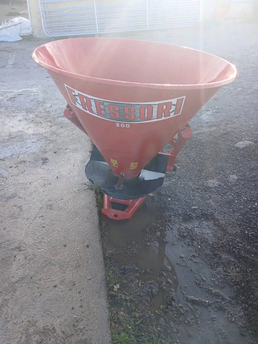 Tractor spreader - Image 1