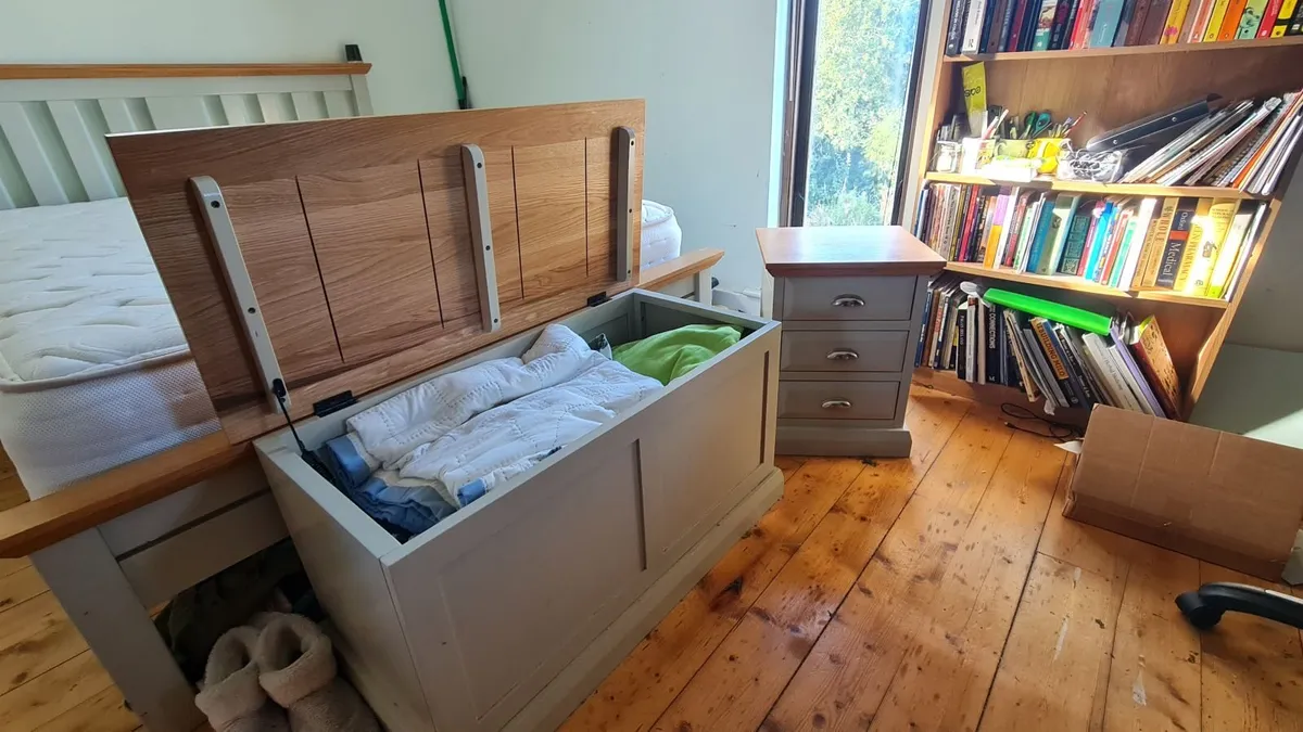 Bedroom furniture - Image 3