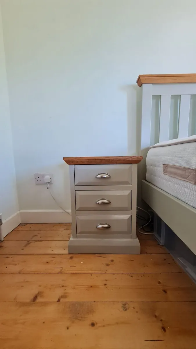 Bedroom furniture - Image 2