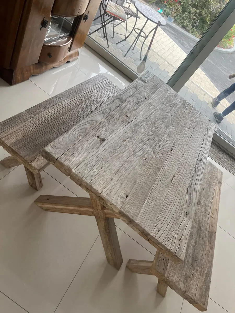 Rustic kitchen table and 2 benches - Image 3
