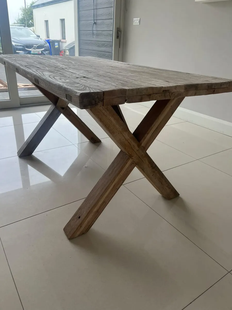 Rustic kitchen table and 2 benches - Image 4