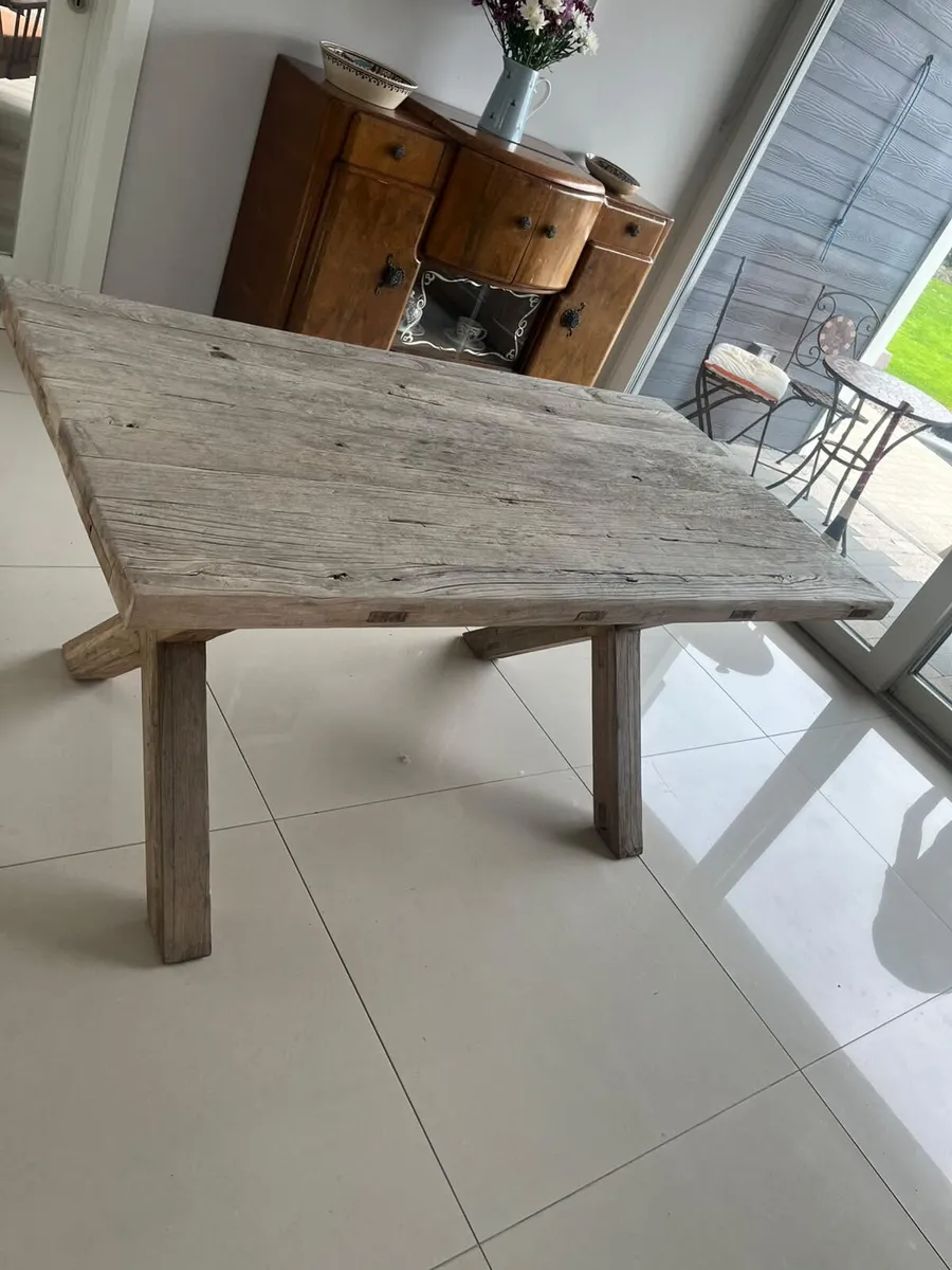Rustic kitchen table and 2 benches - Image 2