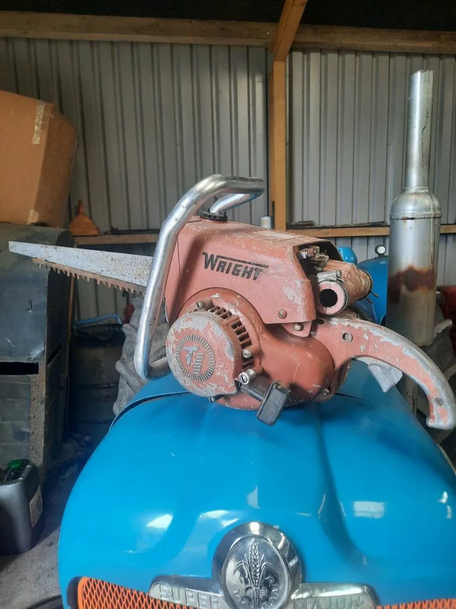 Vintage chainsaw - Image 1