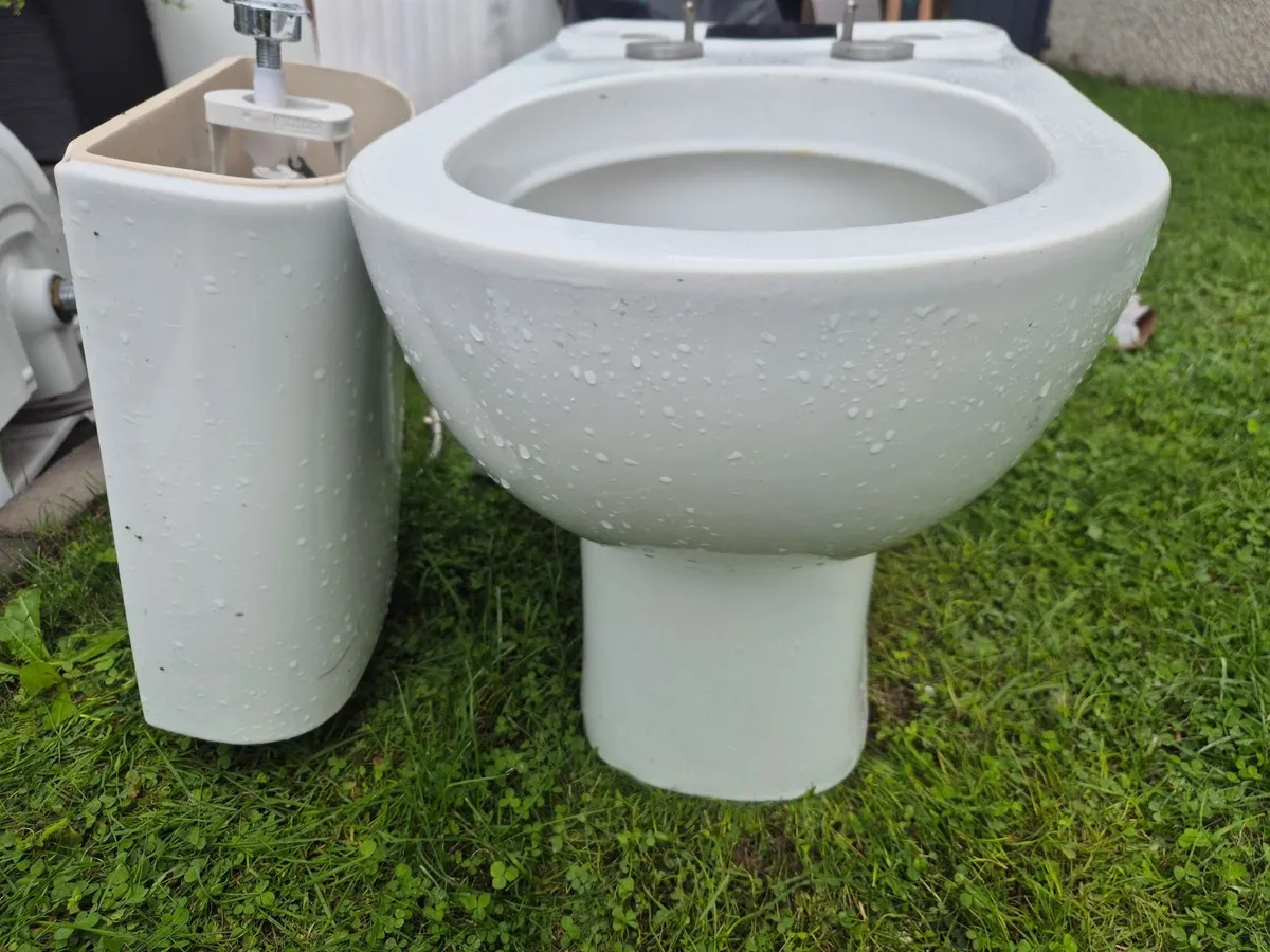 Toilet - Image 2