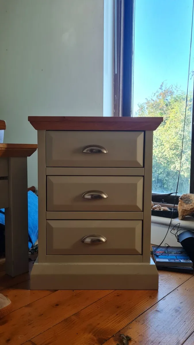 Bedroom furniture - Image 4