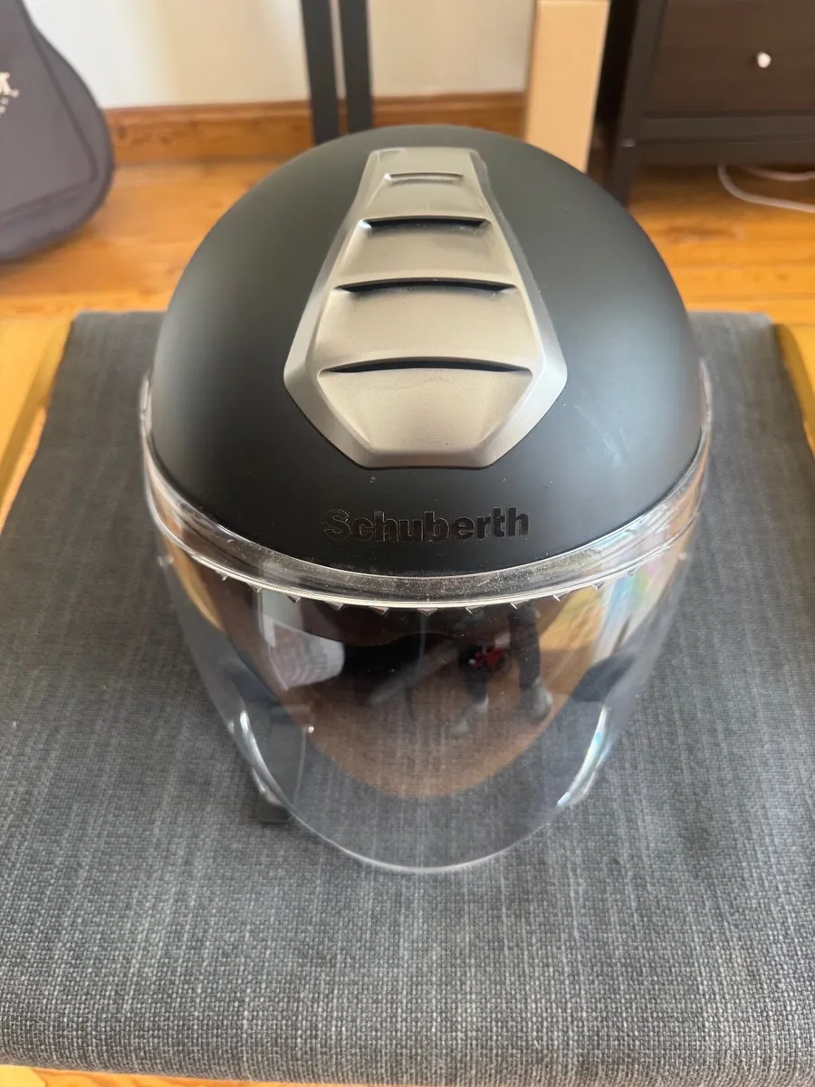 Schuberth c5 Helment - Matt Black - Image 1