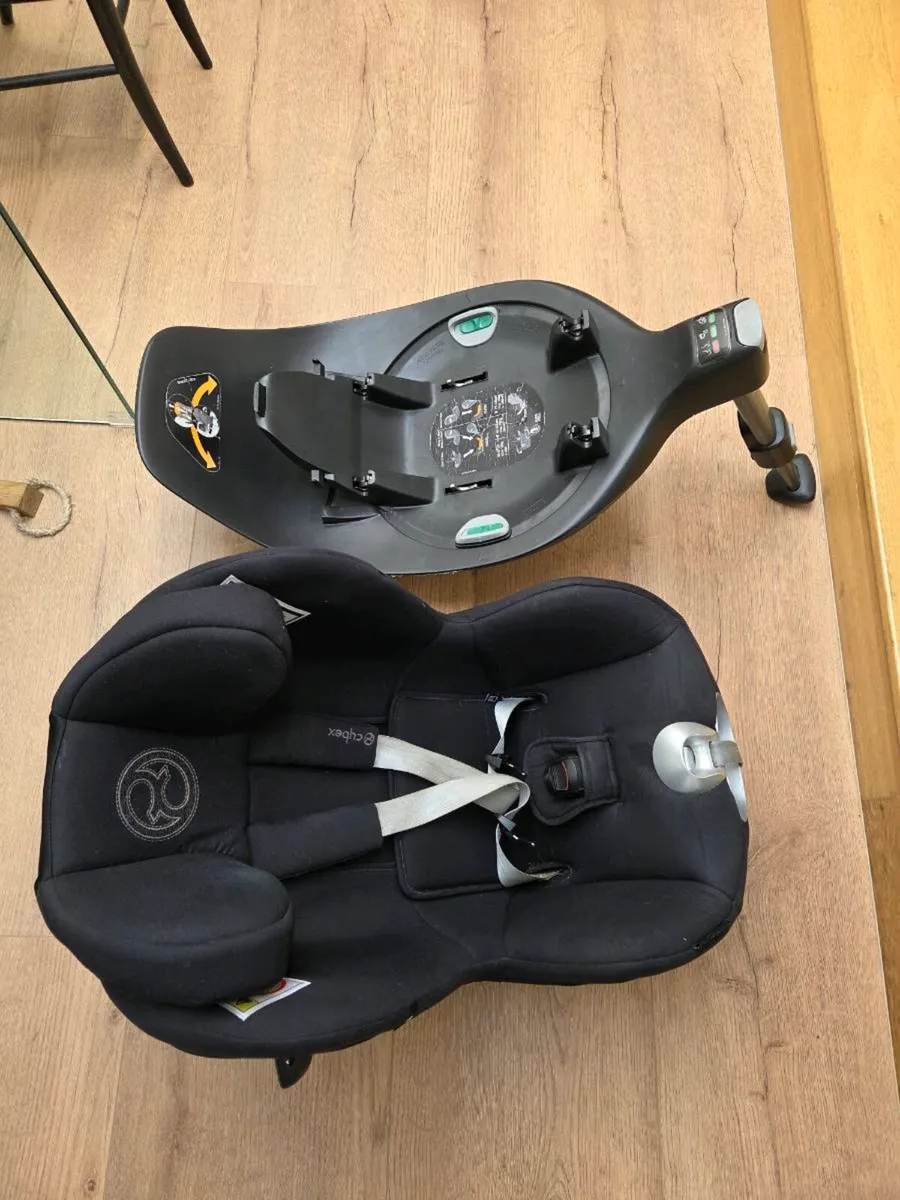 Cybex Car Seat with Isofix  base. - Image 3