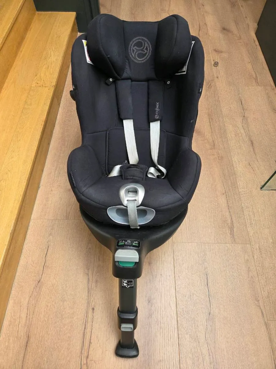 Cybex Car Seat with Isofix  base. - Image 1