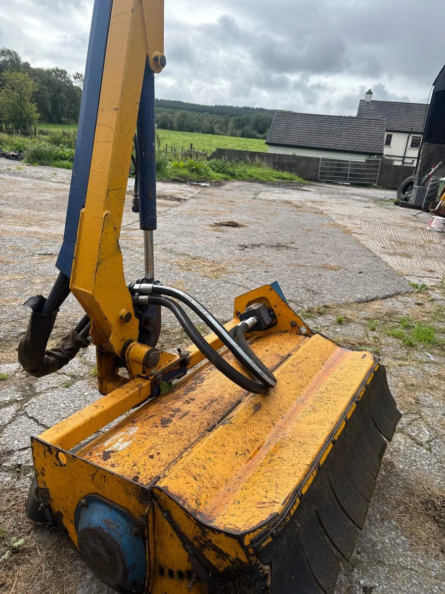 Bamford hedge cutter - Image 2