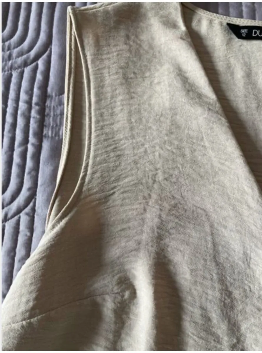Dunnes sleeveless top size 12 - Image 3