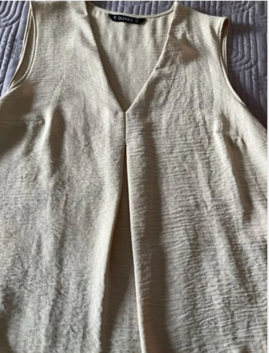 Dunnes sleeveless top size 12 - Image 4