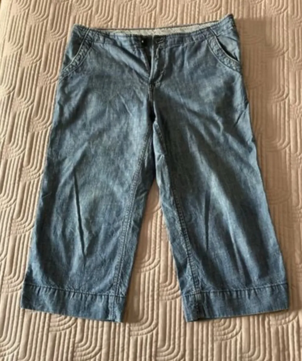 M&S Three Quarter length trousers Size 14 - Image 1