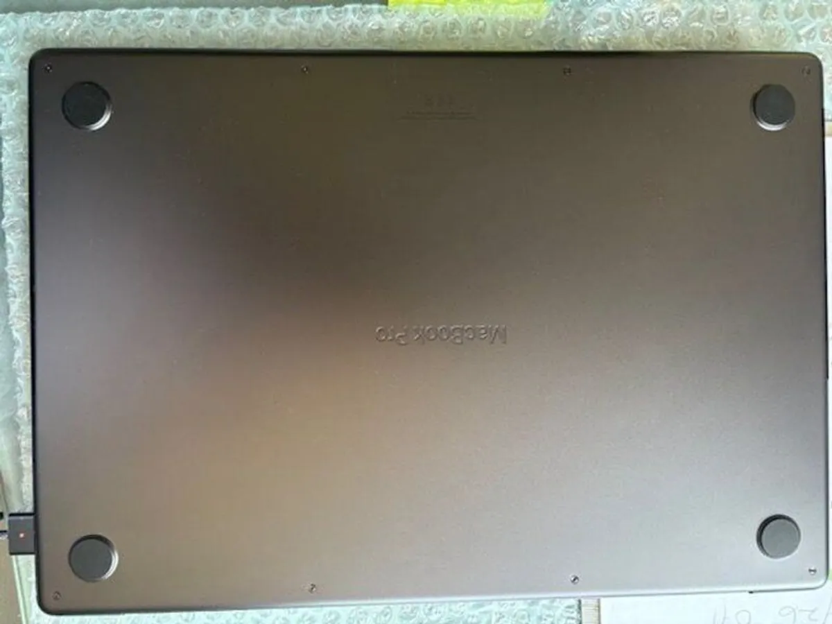MacBook Pro M 16" M5 2026 - Image 3