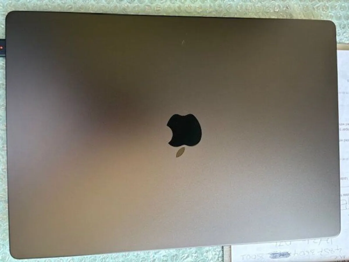 MacBook Pro M 16" M5 2026 - Image 2
