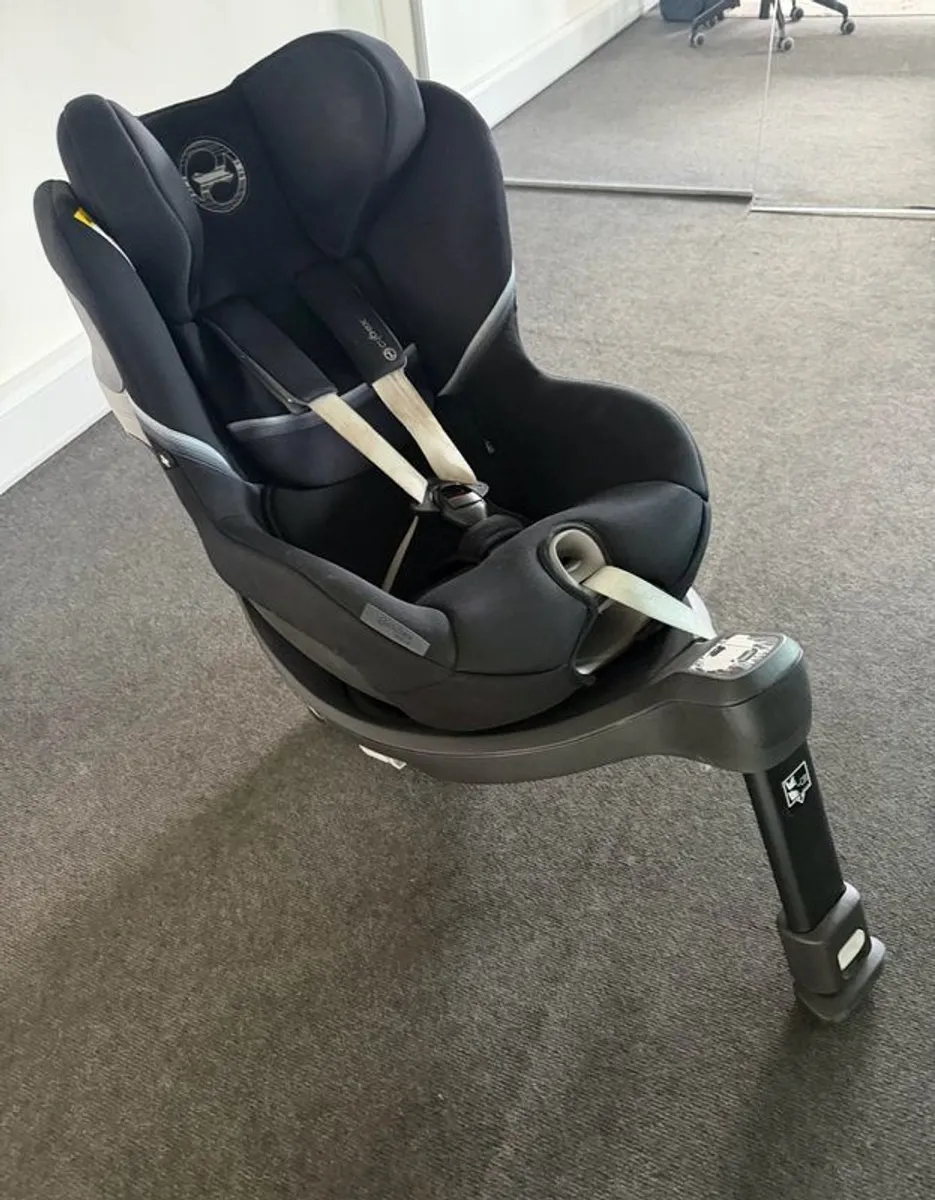 Car Seat - Image 1