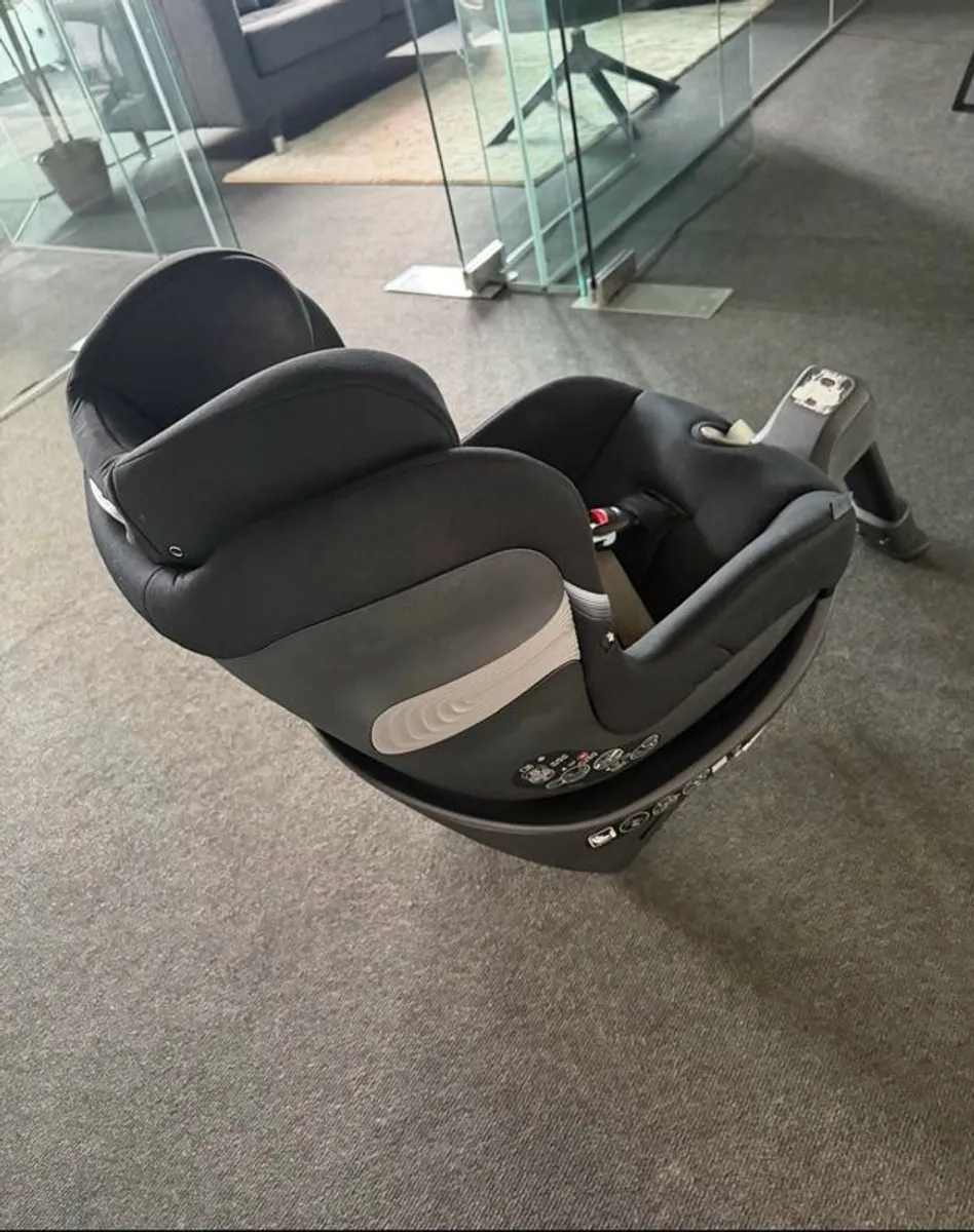 Car Seat - Image 2