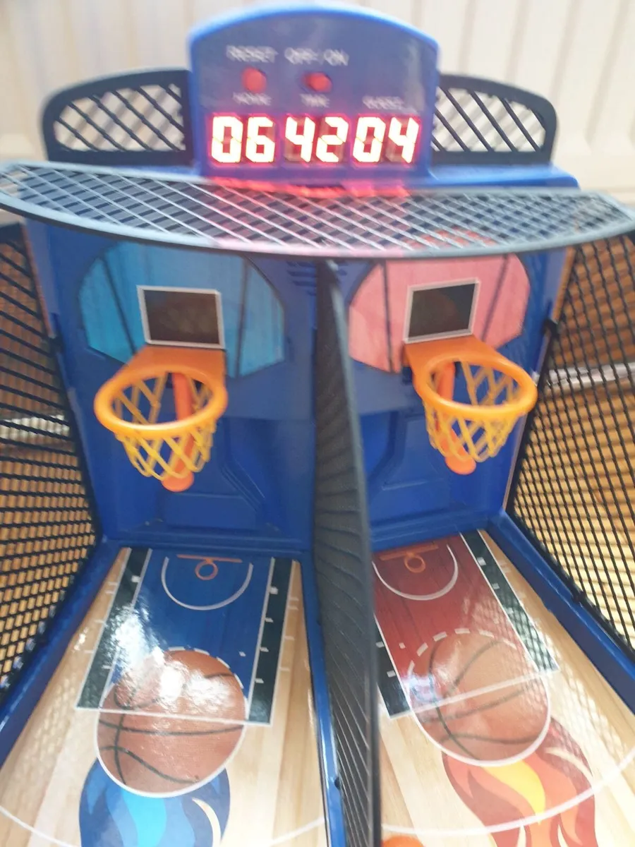 Arcade basketball game - Image 1