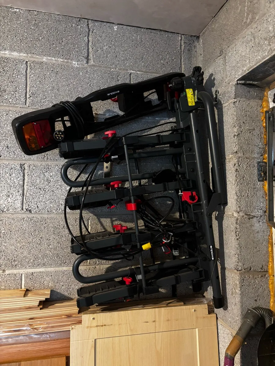 Exodus 470L roof box and 4 bike tow hitch carrier - Image 3