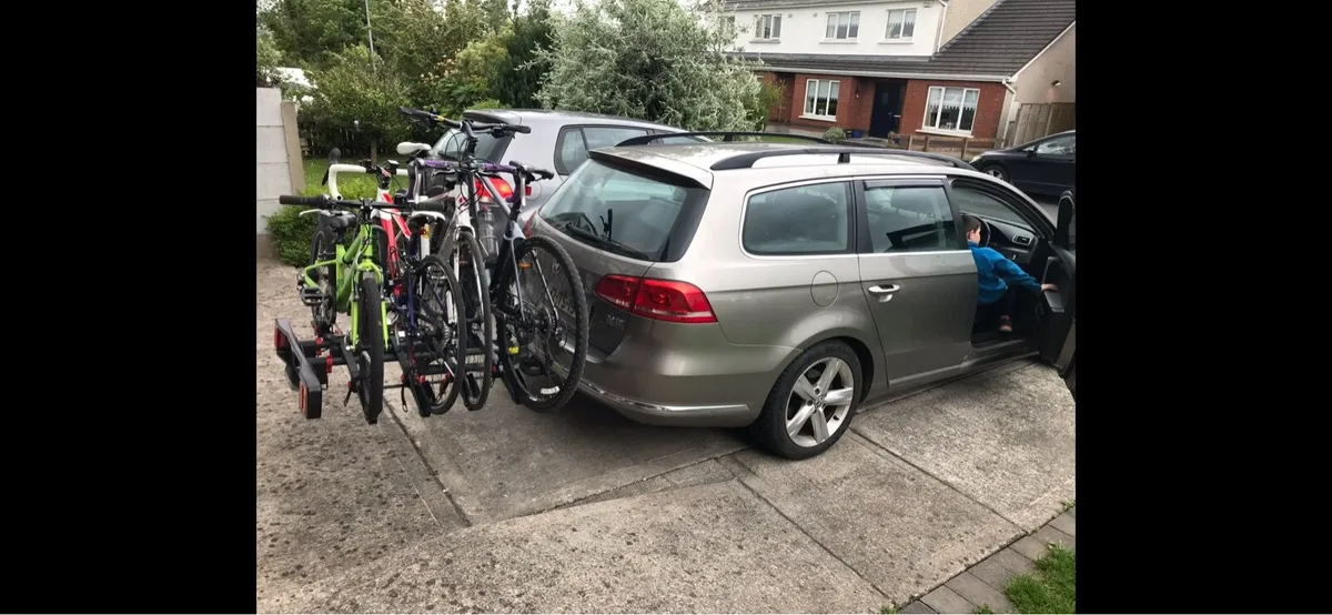 Exodus 470L roof box and 4 bike tow hitch carrier - Image 4