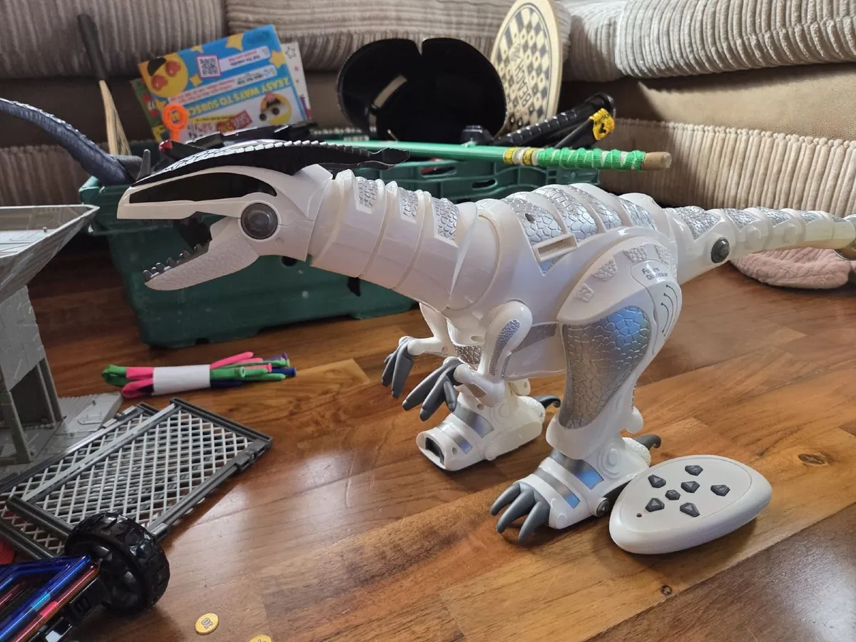 Free Toys - Image 3
