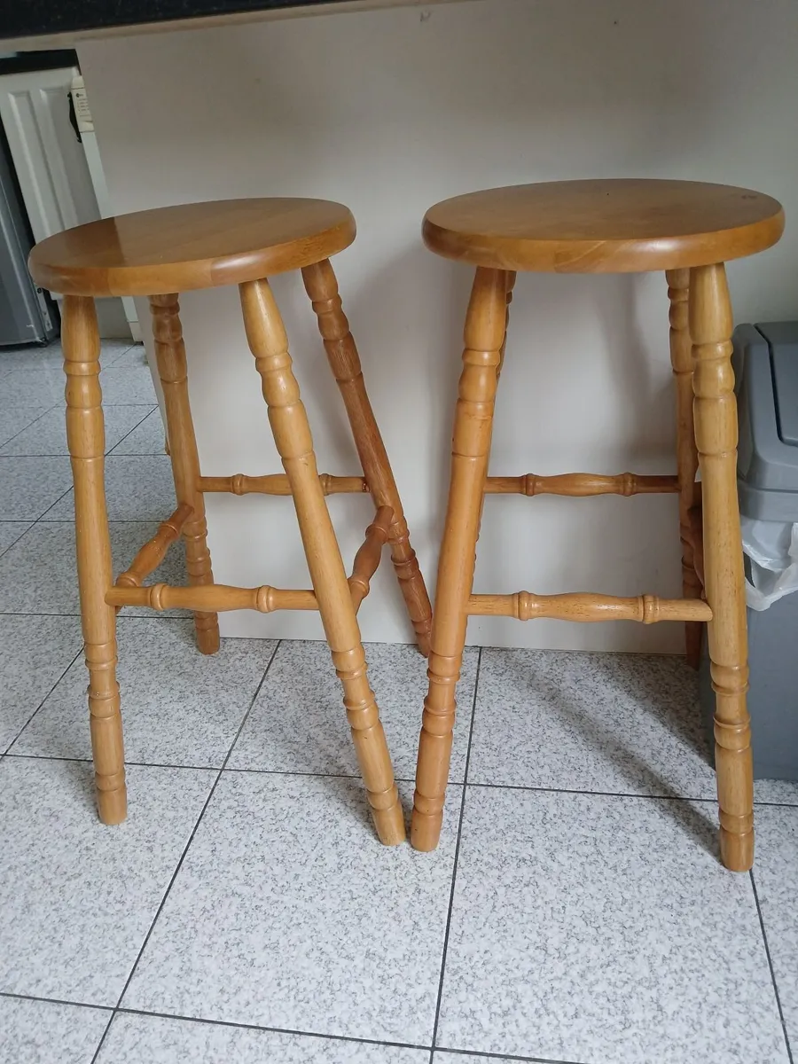 Wooden Breakfast Bar High Stools