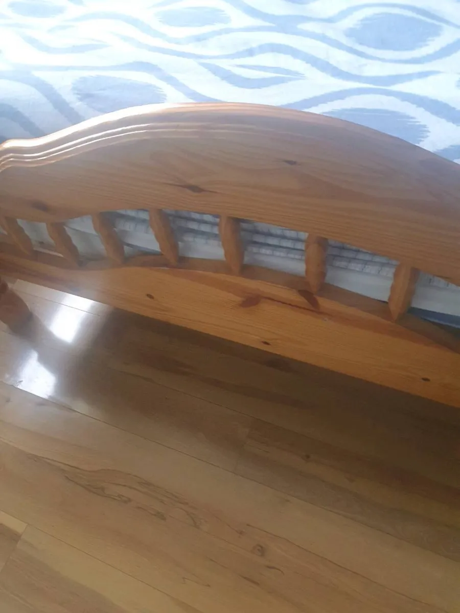 King size bed - Image 3