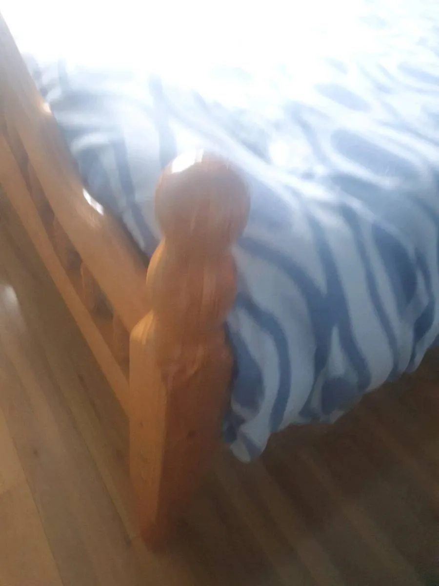 King size bed - Image 4