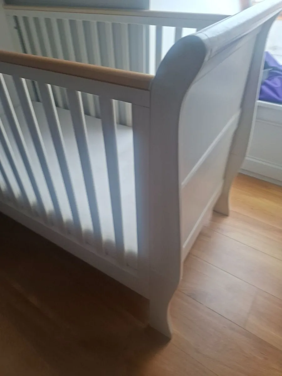 Mia Sleigh cot Mamas &Papas &mattress - Image 4