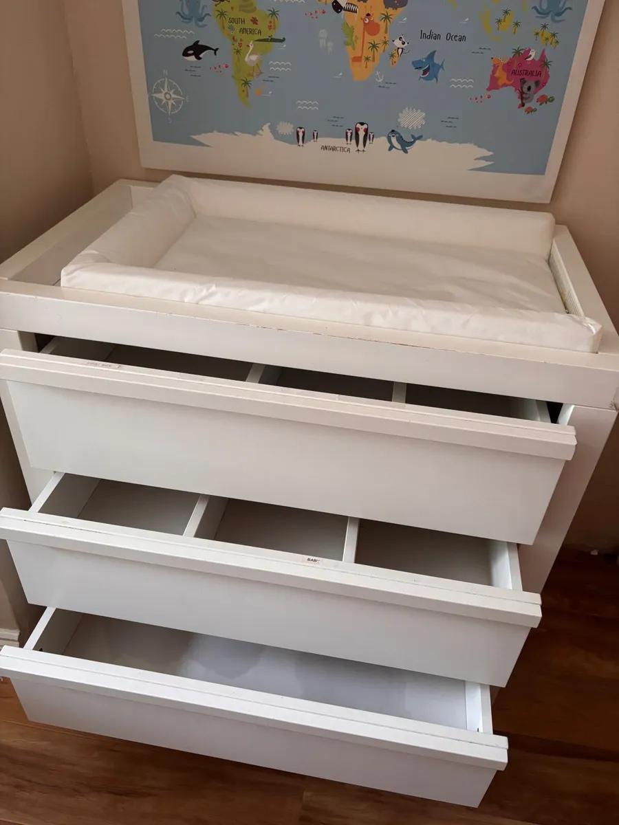 Mother are Bayswater Baby Changing Unit Dresser - Image 4