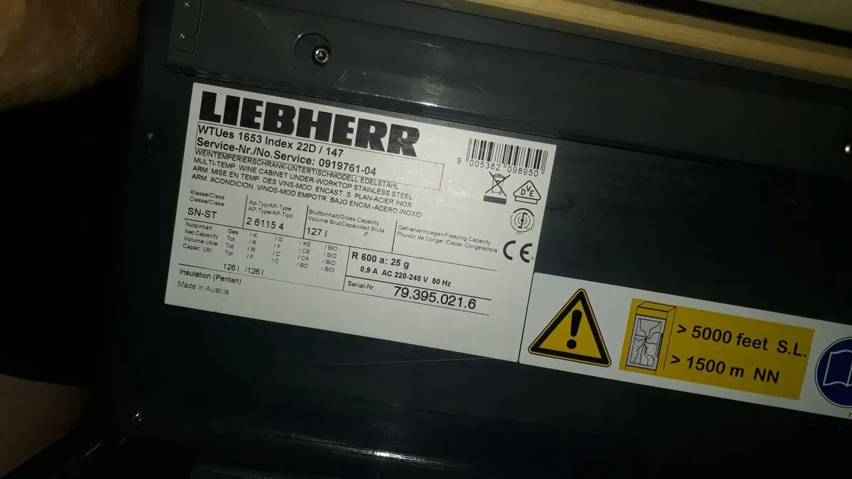 Liebherr WTUes 1653 Wine  Fridge. - Image 3