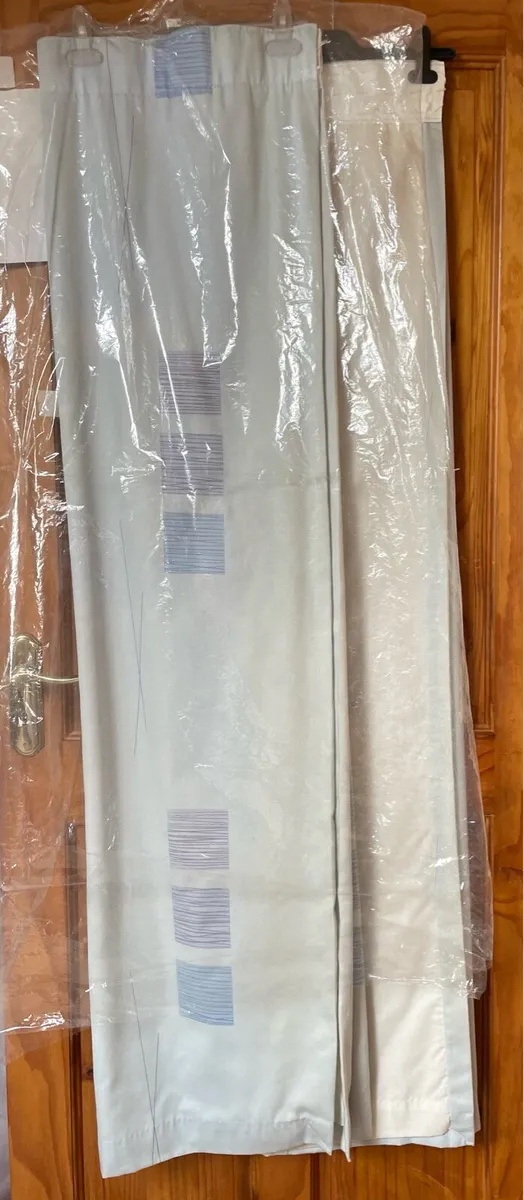 Pencil pleat lined curtains - Image 1
