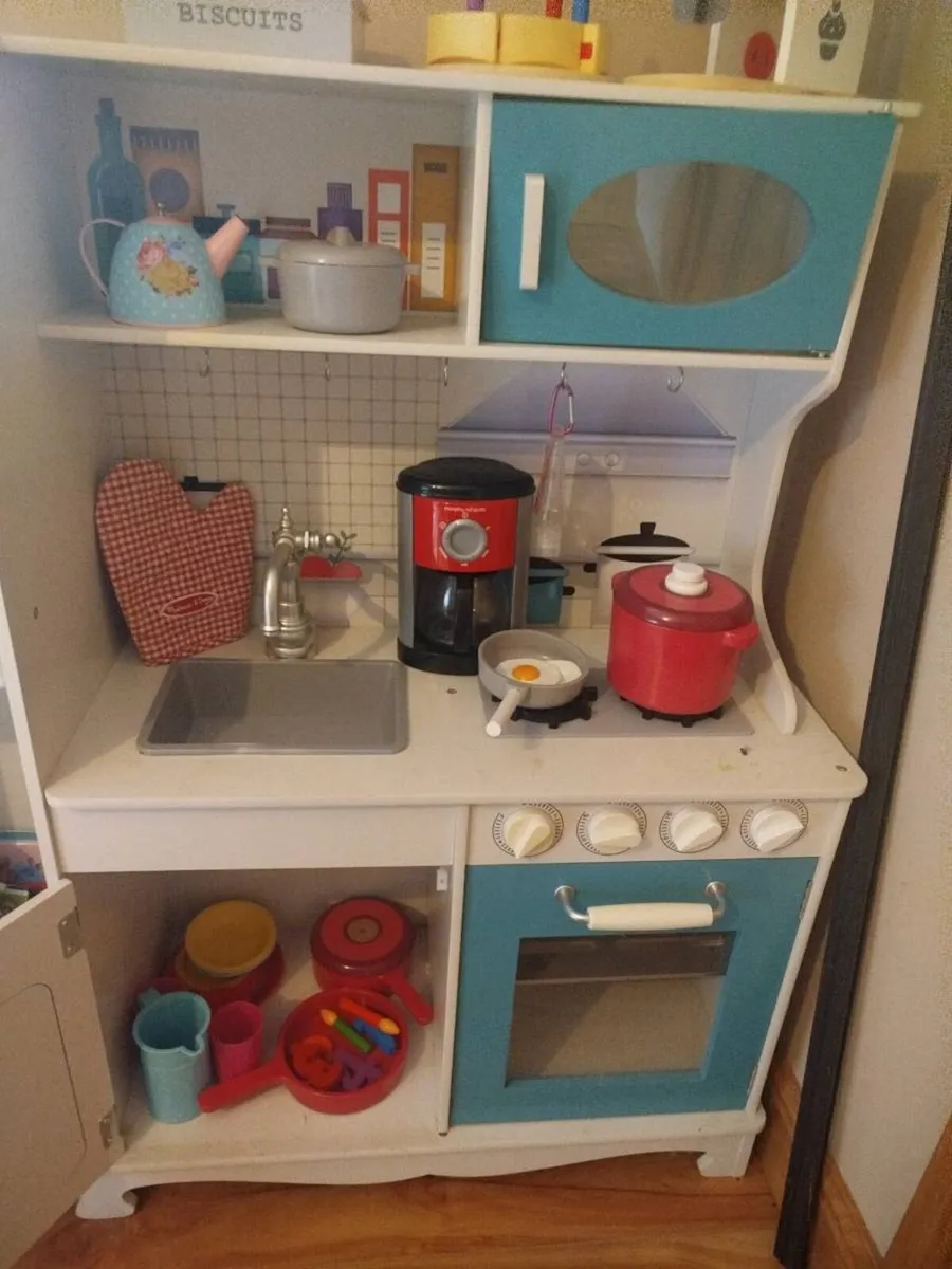 Wooden kitchen - Image 1