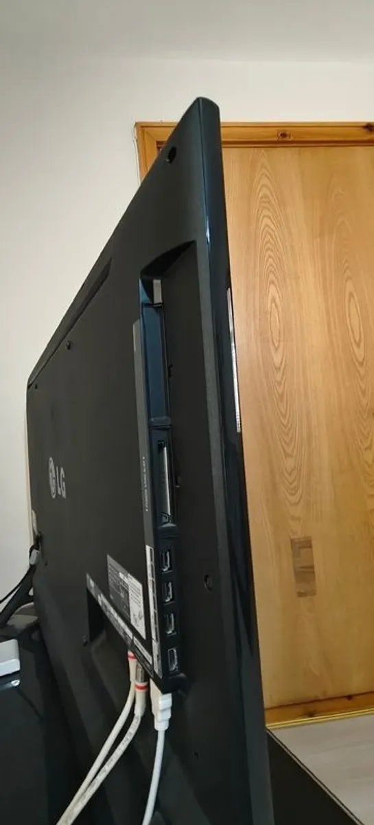 LG 49" 4K Ultra HD slim TV for sale - Image 4