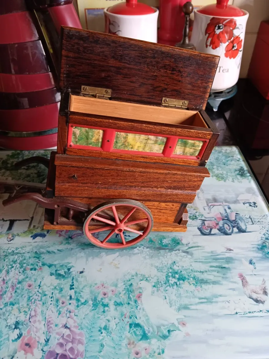 Antique music box - Image 1