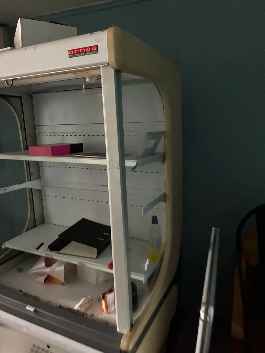 FREE refrigeration multidesk display cabinet - Image 2