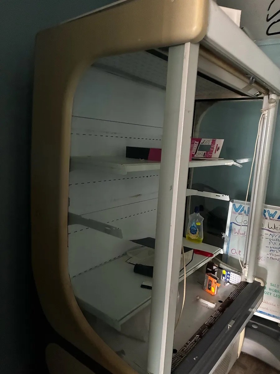 FREE refrigeration multidesk display cabinet - Image 3
