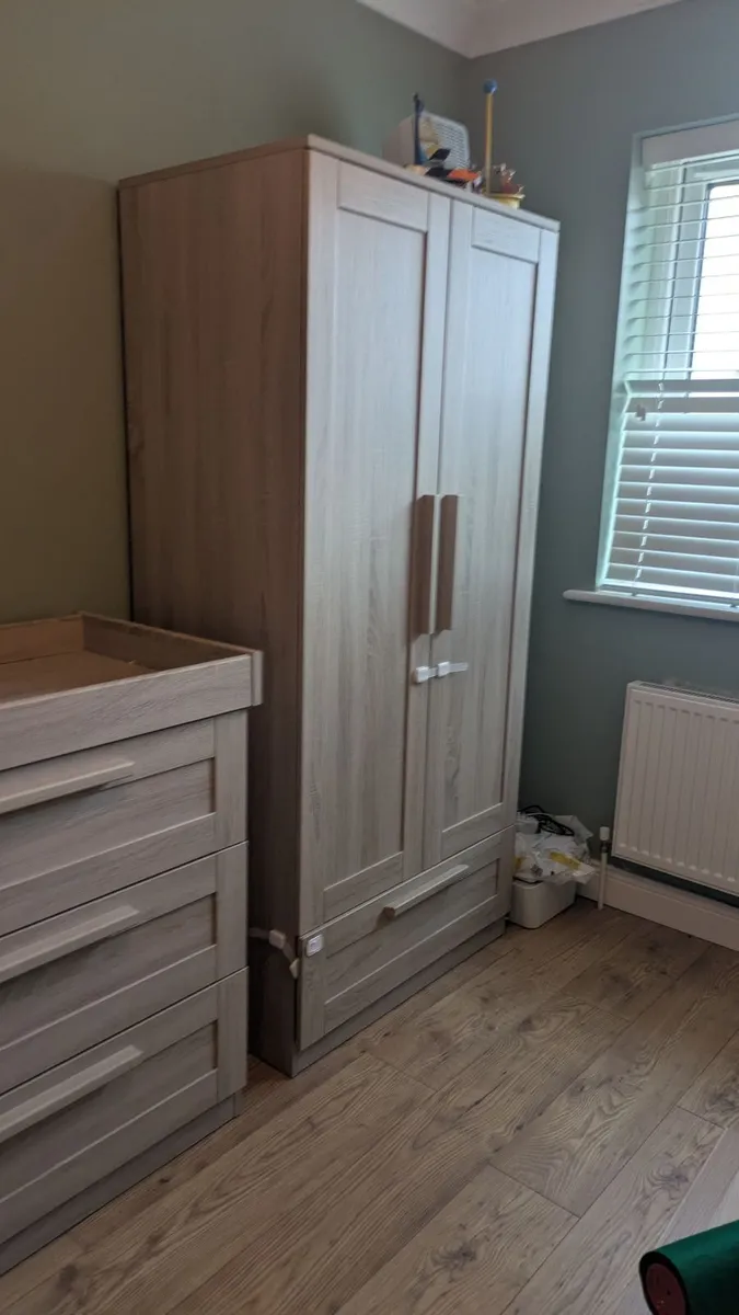 Cotbed, chest of drawers and wardrobe - Image 2